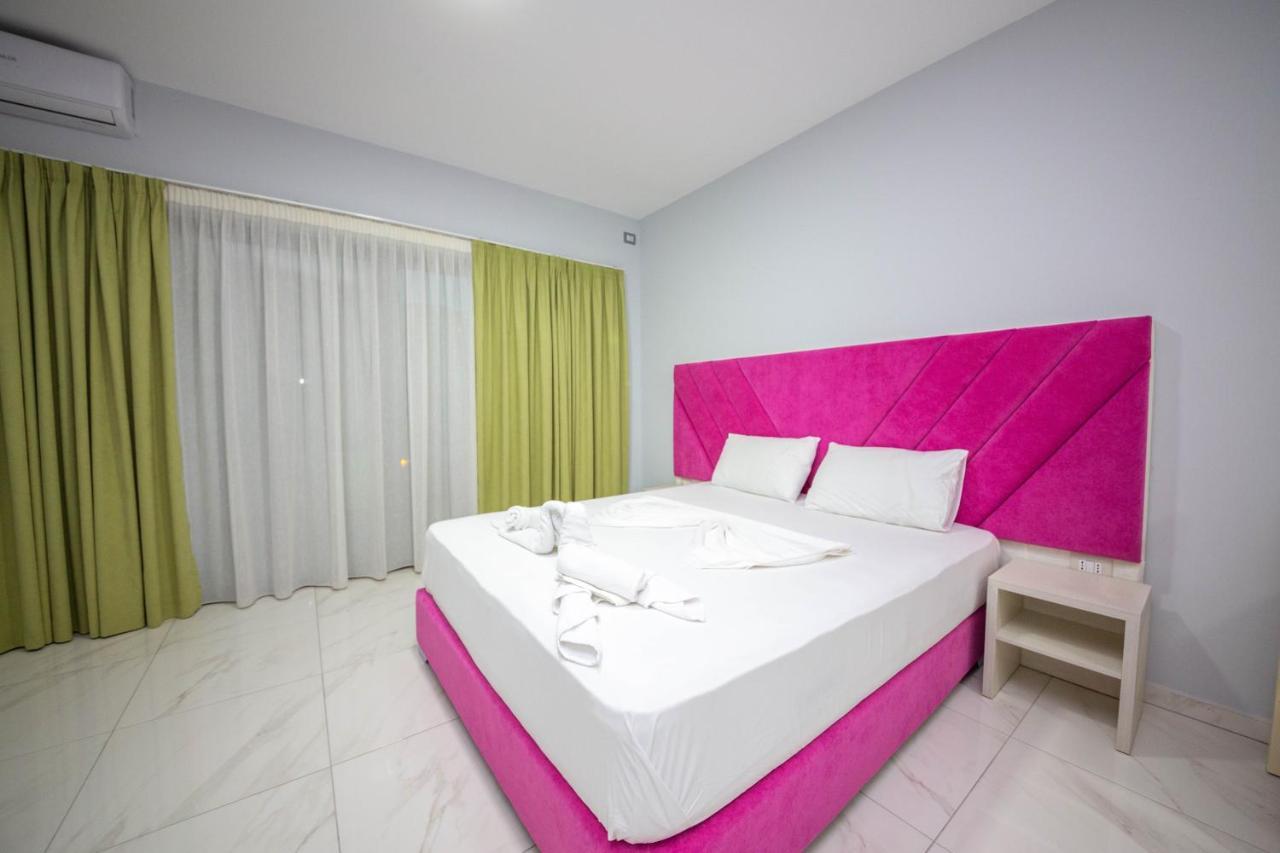 Mamma'S Apartments Sarande Bagian luar foto