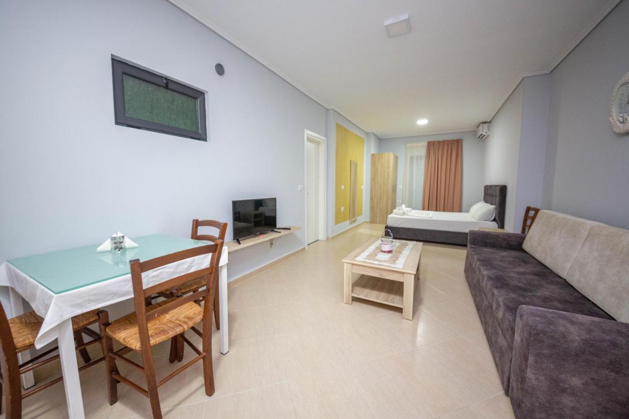 Mamma'S Apartments Sarande Bagian luar foto