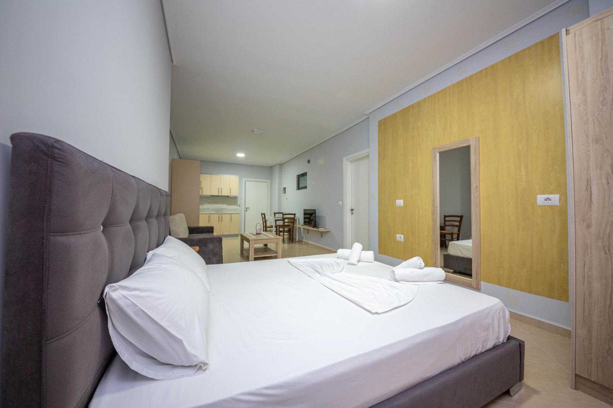 Mamma'S Apartments Sarande Bagian luar foto