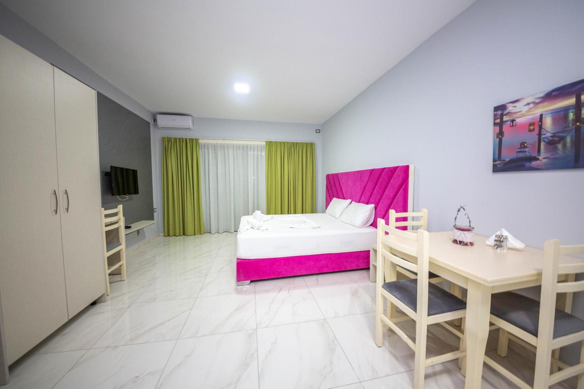 Mamma'S Apartments Sarande Bagian luar foto