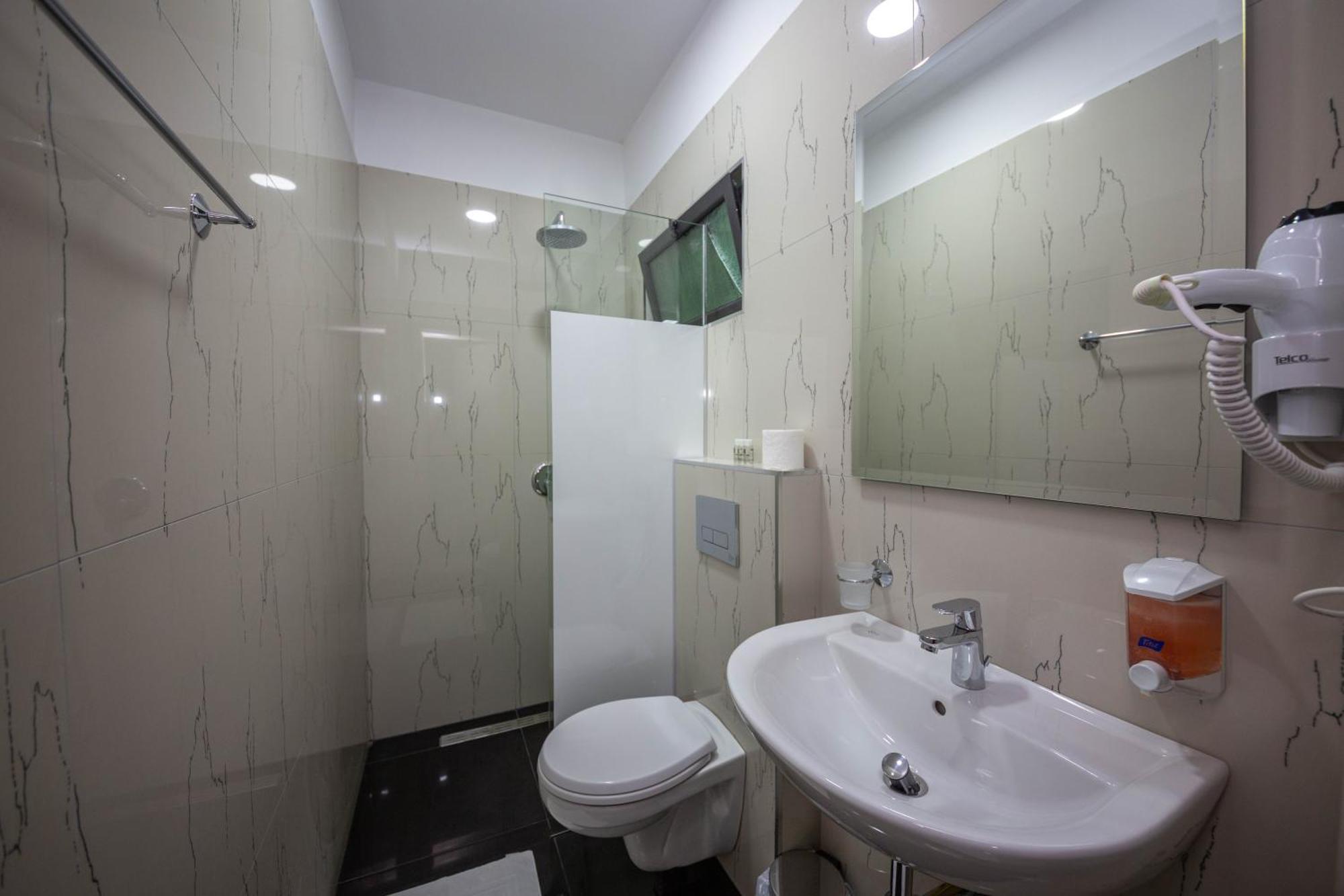 Mamma'S Apartments Sarande Bagian luar foto