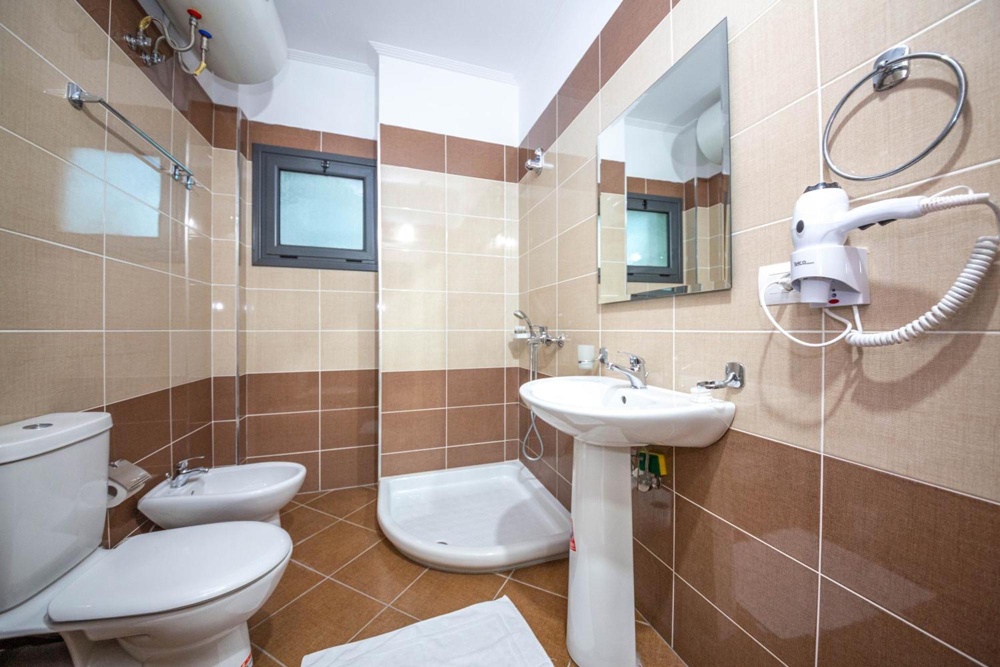 Mamma'S Apartments Sarande Bagian luar foto